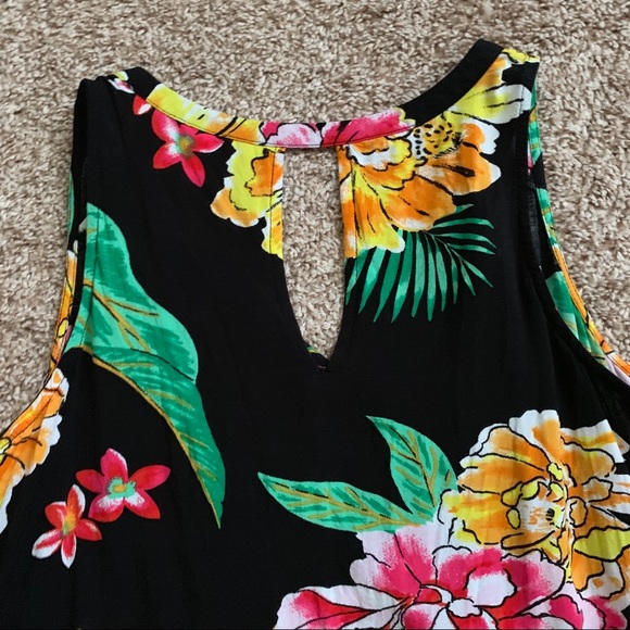 Tropical Floral V Neck Sleeveless Top - Picture 4 of 4